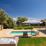 Lefkolia Retreat
